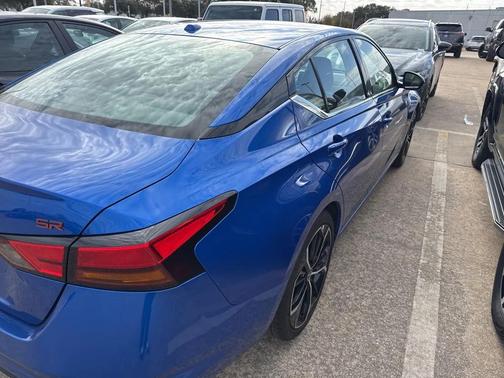 2025 Nissan Altima SR FWD