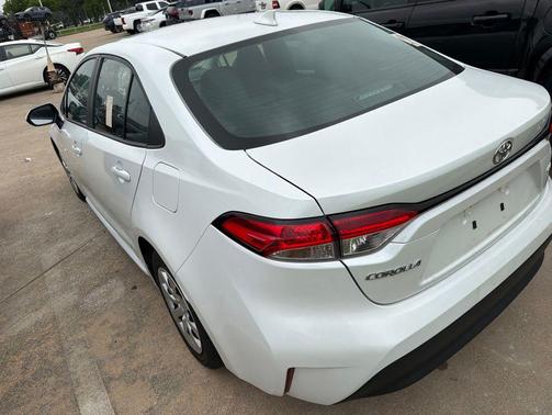 Pearl 2024 Toyota Corolla LE
