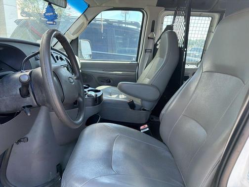 Oxford White Clearcoat 2006 Ford E150 Cargo