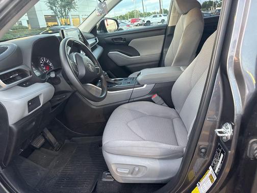 Magnetic Gray Metallic 2021 Toyota Highlander L