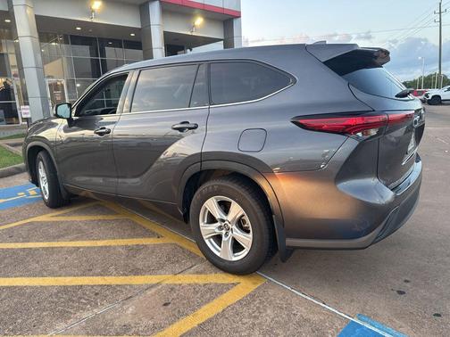 Magnetic Gray Metallic 2021 Toyota Highlander L