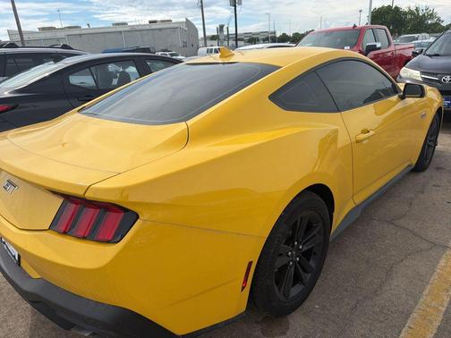 Yellow Splash Metallic Tri-coat 2024 Ford Mustang GT