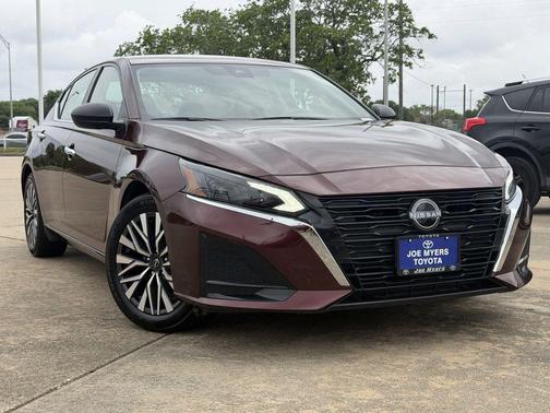 Garnet Pearl 2025 Nissan Altima 2.5 SV