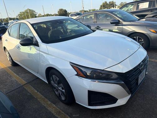 Glacier White 2024 Nissan Altima S FWD