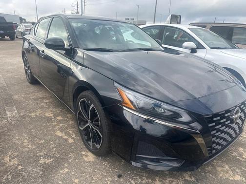 2025 Nissan Altima SR FWD