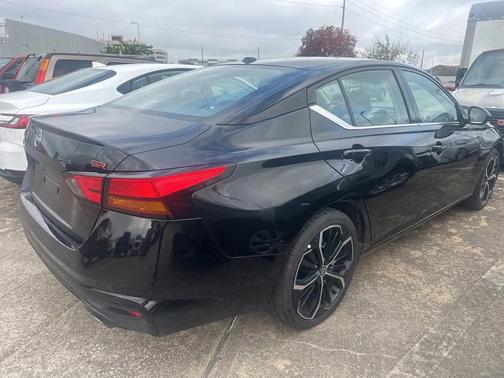 2025 Nissan Altima SR FWD