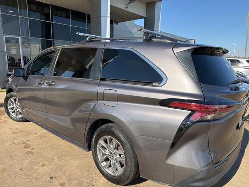 2021 Toyota Sienna LE