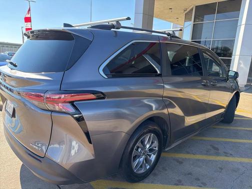 2021 Toyota Sienna LE