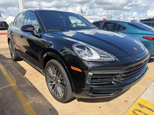 Black 2023 Porsche Cayenne Platinum Edition