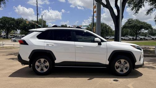 Ice Cap 2025 Toyota RAV4 XLE