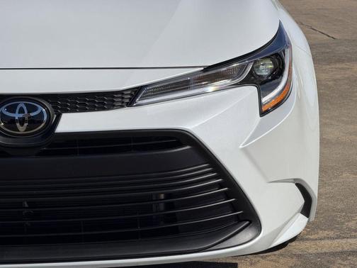 Wind Chill Pearl 2026 Toyota Corolla LE