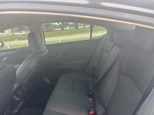 2022 Lexus ES 350 Base