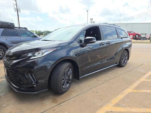 2025 Toyota Sienna XSE 7 Passenger
