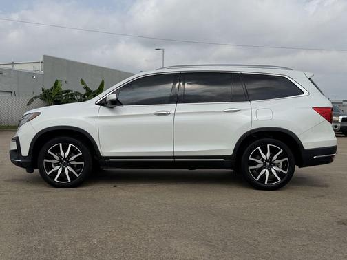Platinum White Pearl 2022 Honda Pilot Touring 8-Passenger