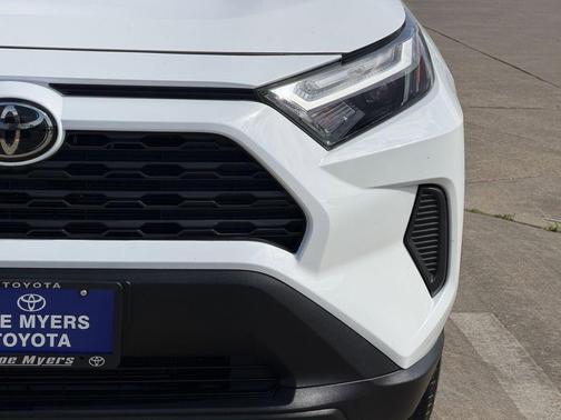 Ice 2024 Toyota RAV4 XLE