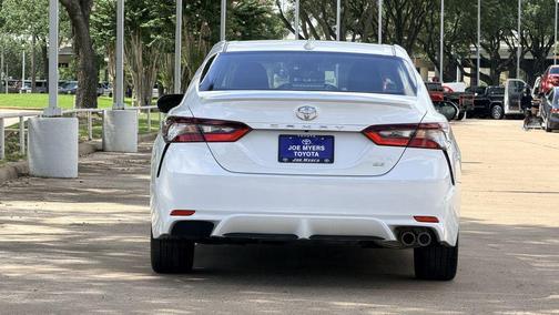 Ice 2024 Toyota Camry SE