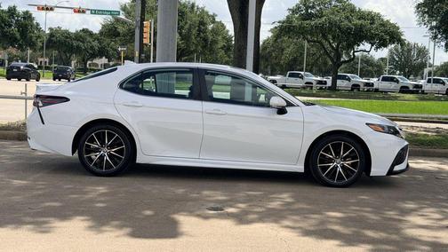 Ice 2024 Toyota Camry SE
