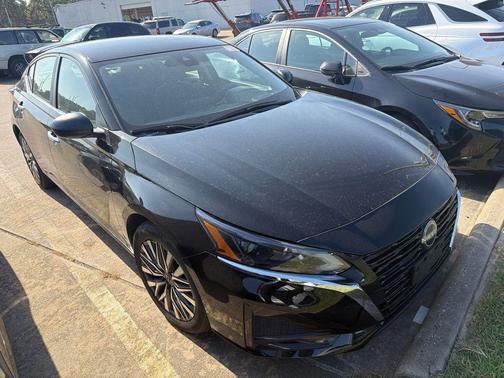 Super Black 2025 Nissan Altima 2.5 SV
