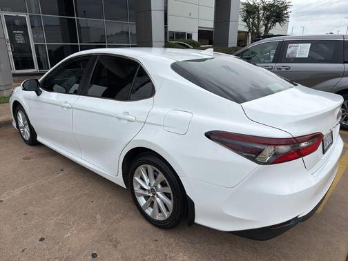 Ice 2024 Toyota Camry LE