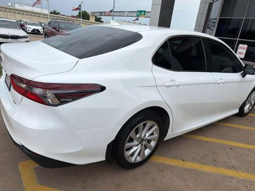 Ice 2024 Toyota Camry LE