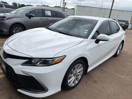 Ice 2024 Toyota Camry LE