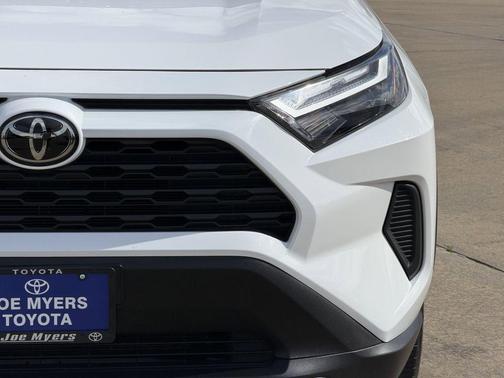 Ice Cap 2025 Toyota RAV4 XLE