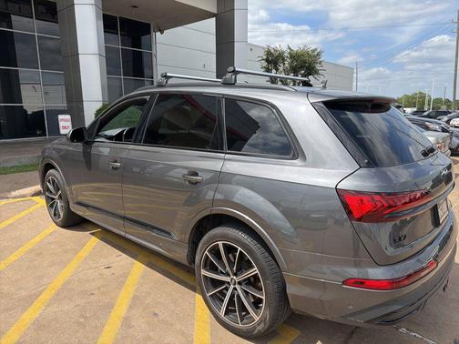 Samurai Gray Metallic 2022 Audi Q7 55 Premium Plus