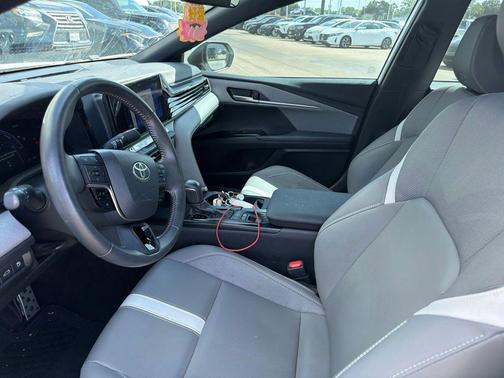 Ice Cap 2025 Toyota Camry SE