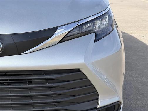 2025 Toyota Sienna LE