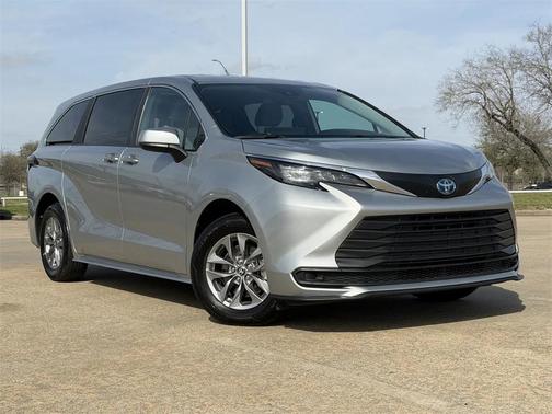 2025 Toyota Sienna LE
