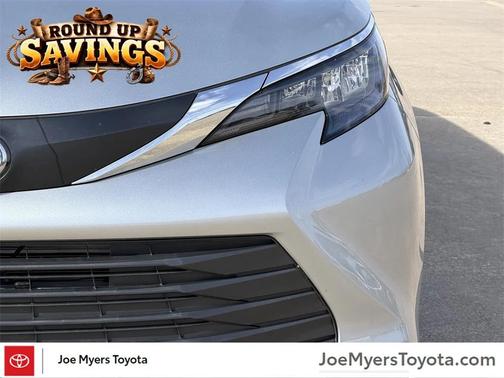 2025 Toyota Sienna LE
