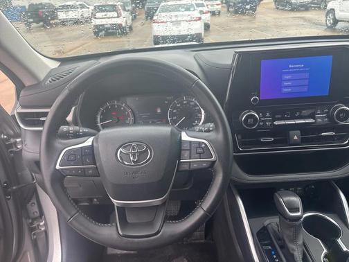 2025 Toyota Highlander LE