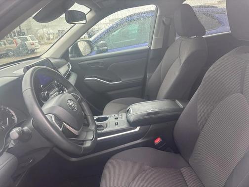 2025 Toyota Highlander LE