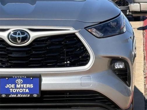 2025 Toyota Highlander LE