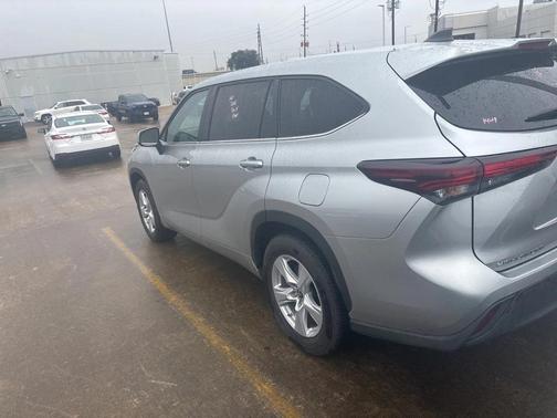 2025 Toyota Highlander LE