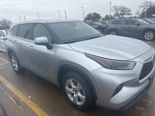 2025 Toyota Highlander LE