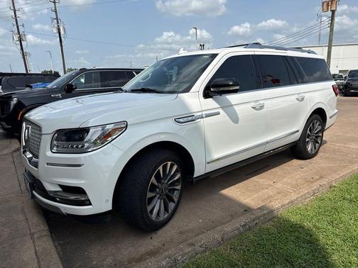 White 2020 Lincoln Navigator Reserve