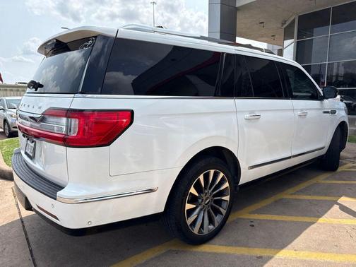 White 2020 Lincoln Navigator Reserve