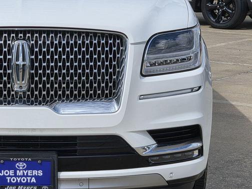 White 2020 Lincoln Navigator Reserve
