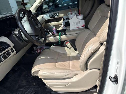 White 2020 Lincoln Navigator Reserve