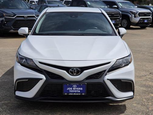 Ice 2023 Toyota Camry SE