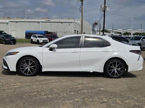 Ice 2023 Toyota Camry SE