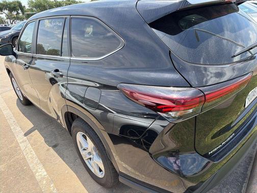 Midnight Black Metallic 2025 Toyota Highlander LE