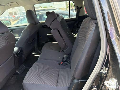 Midnight Black Metallic 2025 Toyota Highlander LE