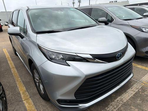 Celestial Silver Metallic 2025 Toyota Sienna LE