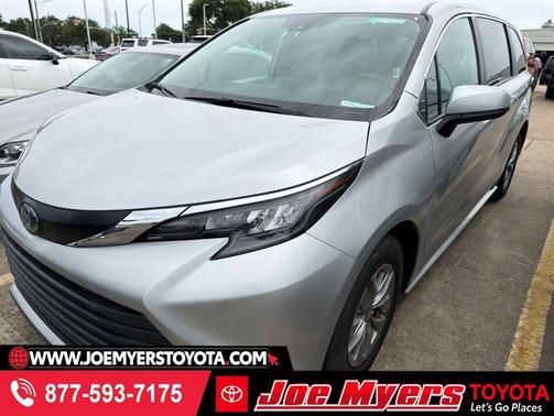 Celestial Silver Metallic 2025 Toyota Sienna LE
