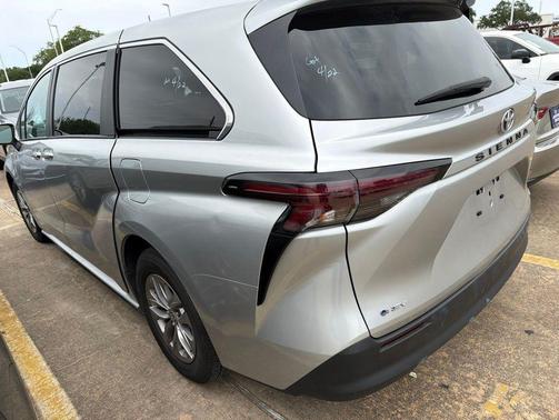 Celestial Silver Metallic 2025 Toyota Sienna LE