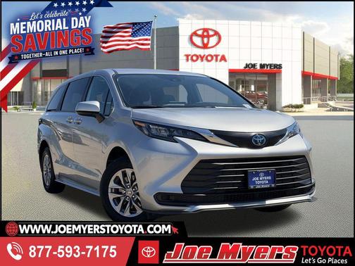 Celestial Silver Metallic 2025 Toyota Sienna LE