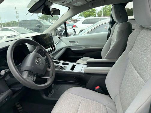 Celestial Silver Metallic 2025 Toyota Sienna LE