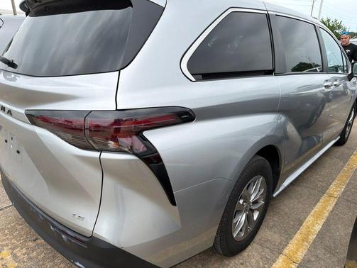 Celestial Silver Metallic 2025 Toyota Sienna LE